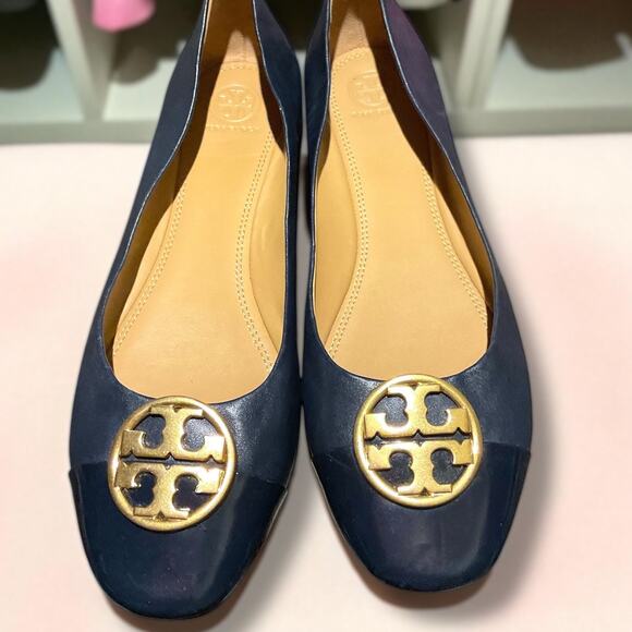 Women's Size 11 TORY BURCH Chelsea Cap Toe Navy Leather Logo Ballet Flats - Picture 1 of 9